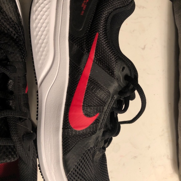 Nike - Picture 4 of 4